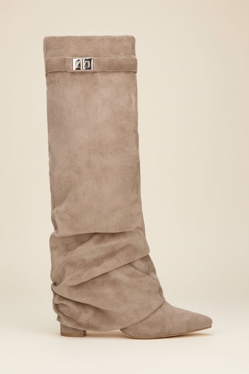 Divaura Suede Boots™
